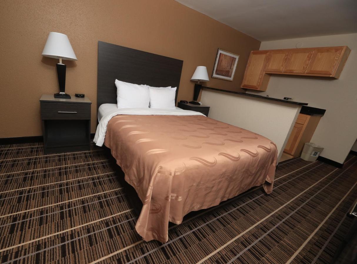 Efficiency One Queen Bed Non Smoking