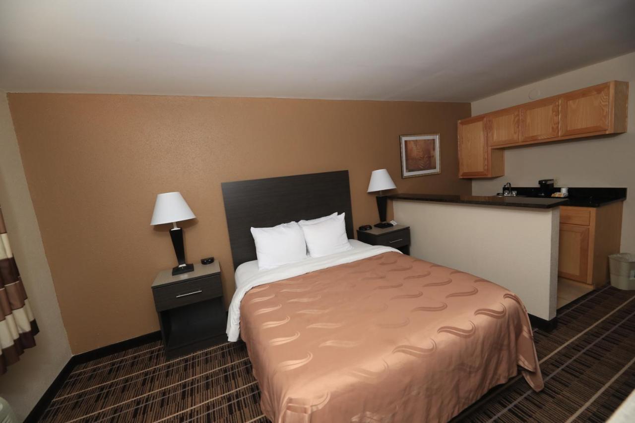 Efficiency One Queen Bed Non Smoking