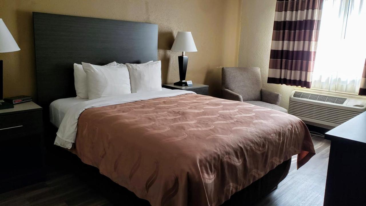 Queen Room Accessible or Nonsmoking