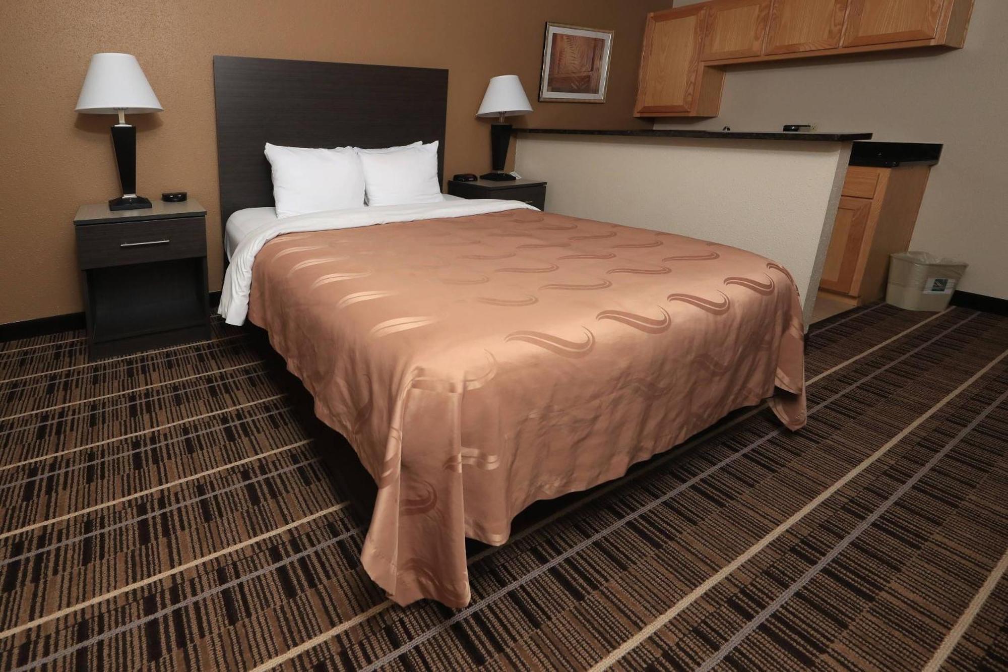 Efficiency One Queen Bed Non Smoking